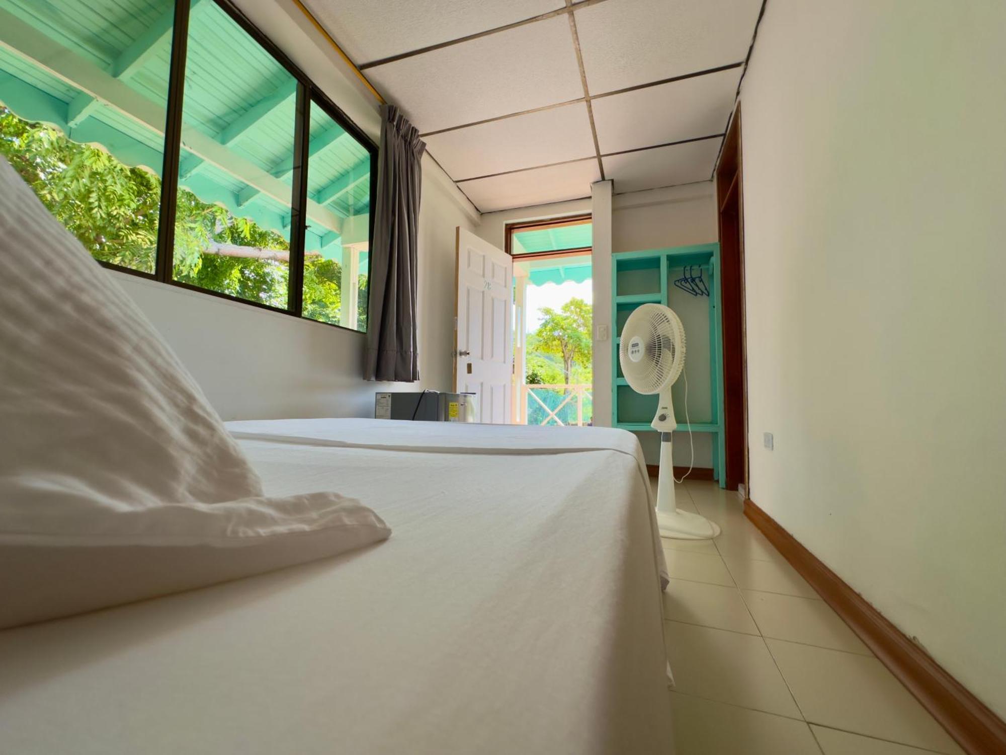 South West Bay Cabañas Fresh Water Bay Exterior foto